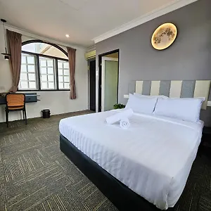 Luna By Moonknight Hotel